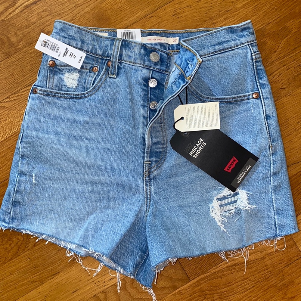 Levi’s Ribcage Short Size 27 NWT